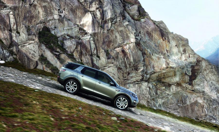  Land Rover Discovery Sport HSE Luxury 2015 года  (фото 18 из 62)